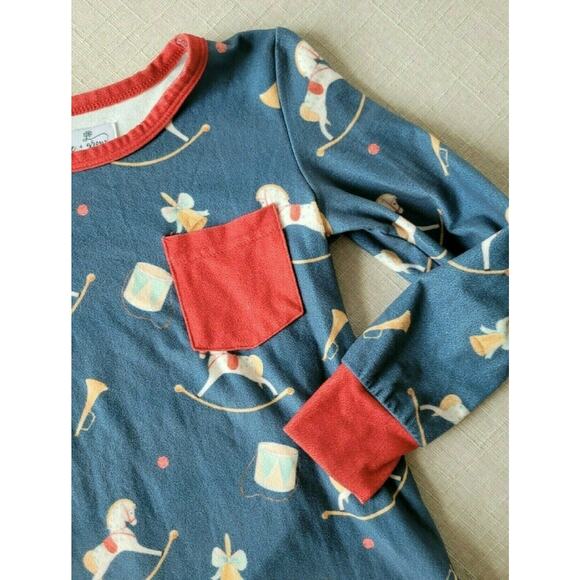 Love & Grow Holiday Lounge Set - Picture 3 of 7